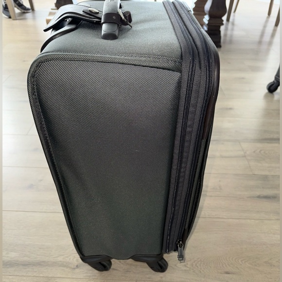 Tumi Alpha 22020 Expandable Carry On 2 Wheel Luggage Gray & Brown - Picture 4 of 5